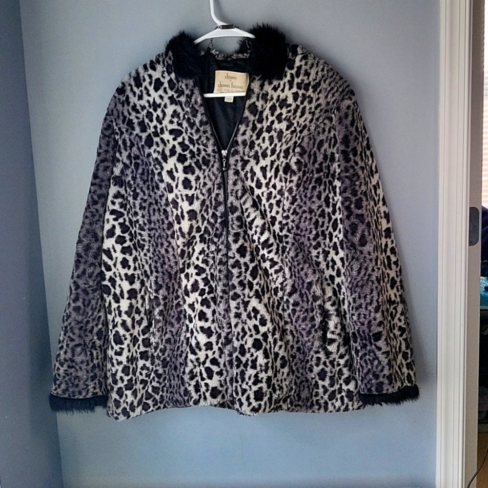 Mob Wife style faux fur coat
